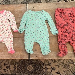 Carter’s newborn girls pajama suits (5 pieces)